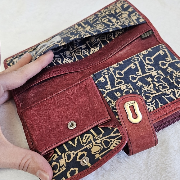 Fossil Red Leather Quail Bird Bifold Snap Wallet Keyhole & Keys - Picture 8 of 10